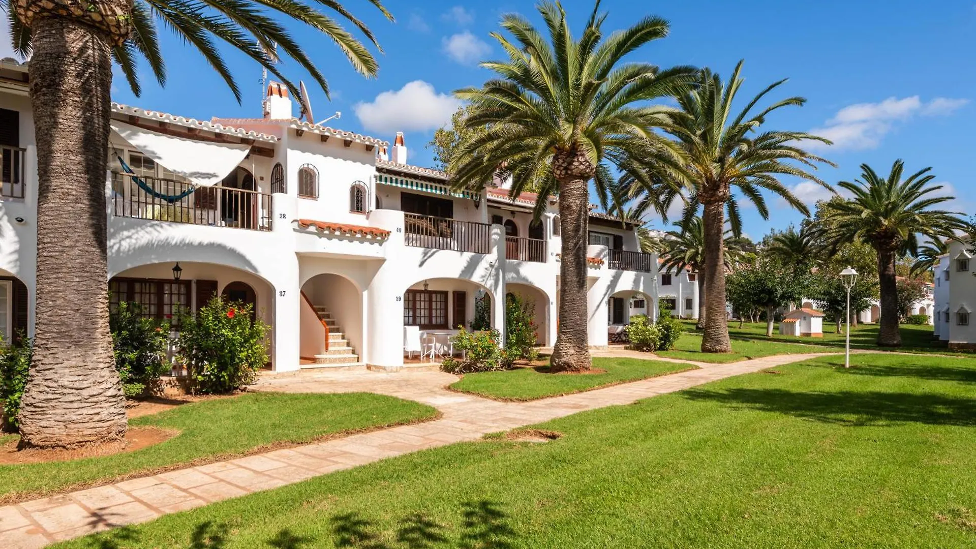 Apartamentos en Son Bou 0*,  España